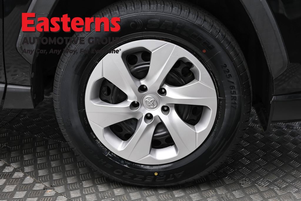 Used 2021 Toyota RAV4 LE image 30