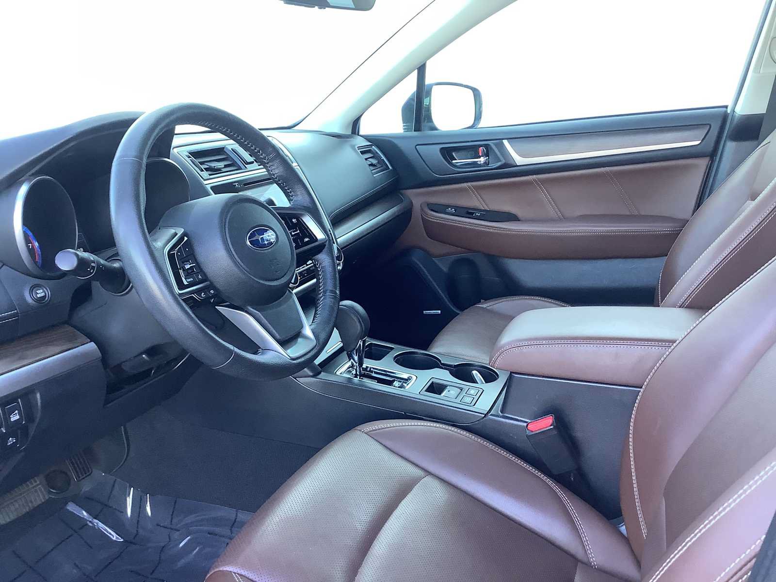 Used 2019 Subaru Outback 3.6R Touring w/ Popular Package #3A AWD/4WD image 3