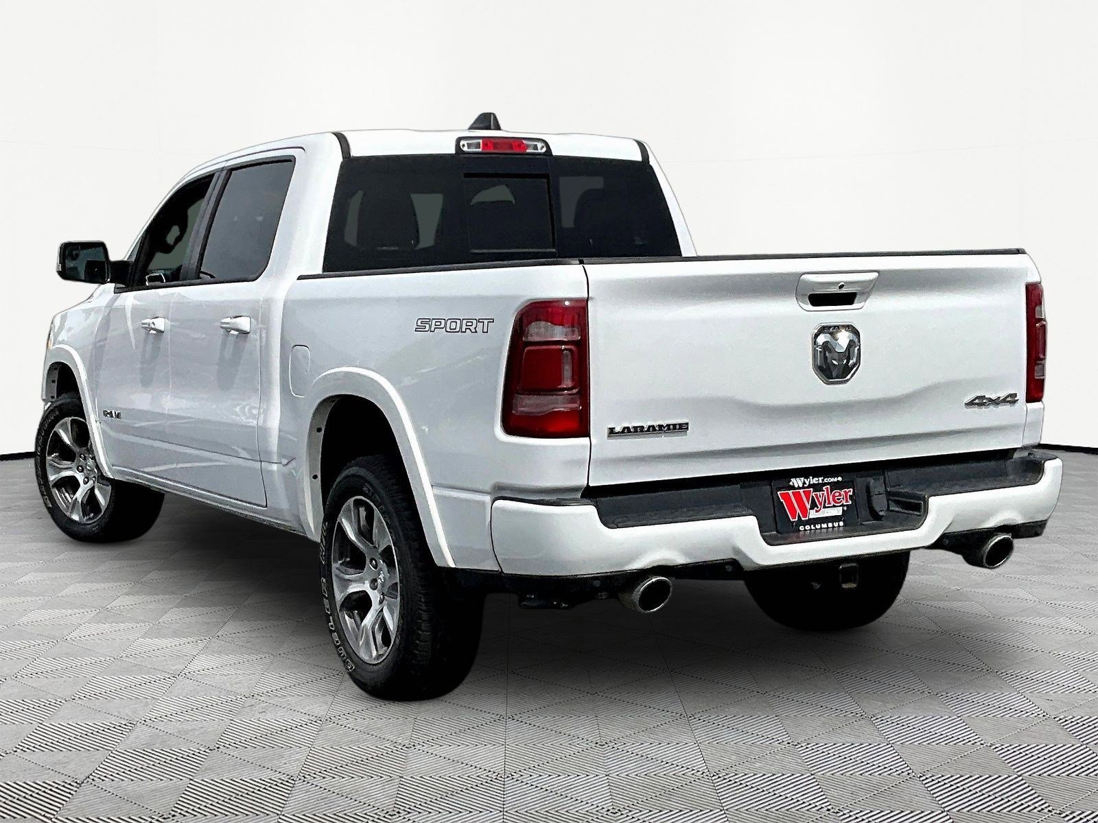 Used 2022 RAM 1500 Laramie w/ Sport Appearance Package AWD/4WD image 4