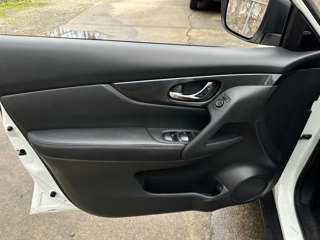 Used 2017 Nissan Rogue S w/ Appearance Package image 12