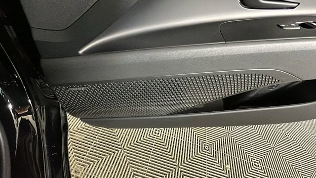 Certified 2025 Hyundai Elantra Limited FWD image 32