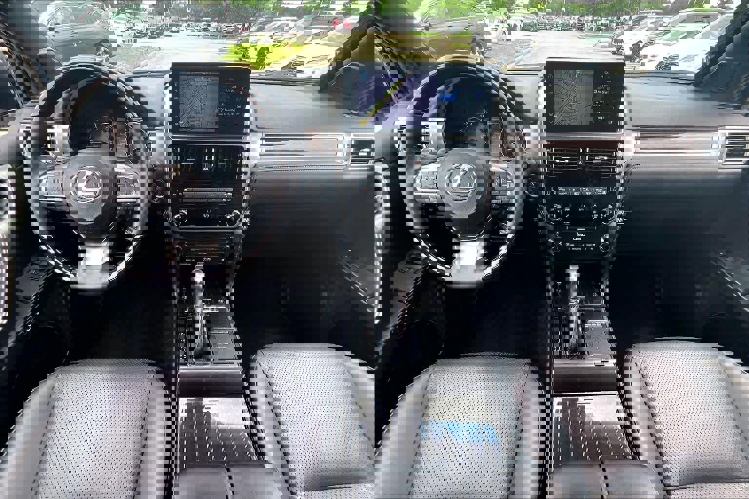 Used 2023 Lexus GX 460 Luxury w/ Accessory Package AWD/4WD image 13