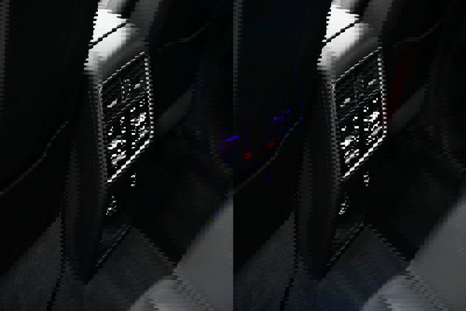 Certified 2023 Porsche Cayenne Platinum Edition image 27