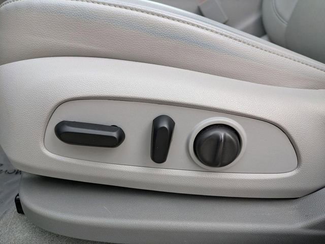 Certified 2023 GMC Acadia SLT w/ LPO, Floor Liner Package image 13