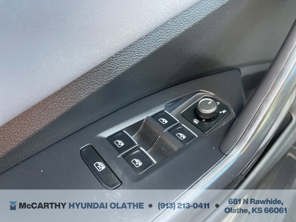 Used 2025 Volkswagen Jetta SE image 32