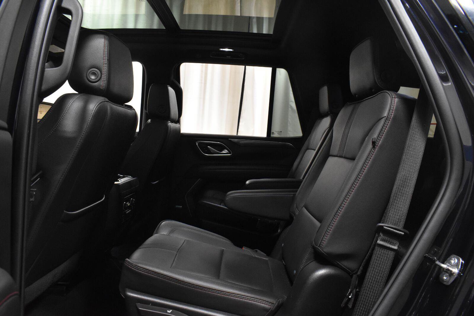 Used 2022 Chevrolet Tahoe RST w/ Luxury Package AWD/4WD image 5