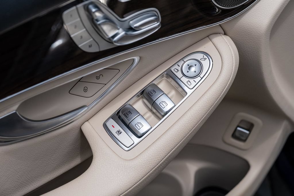 Used 2022 Mercedes-Benz GLC 300 4MATIC image 13