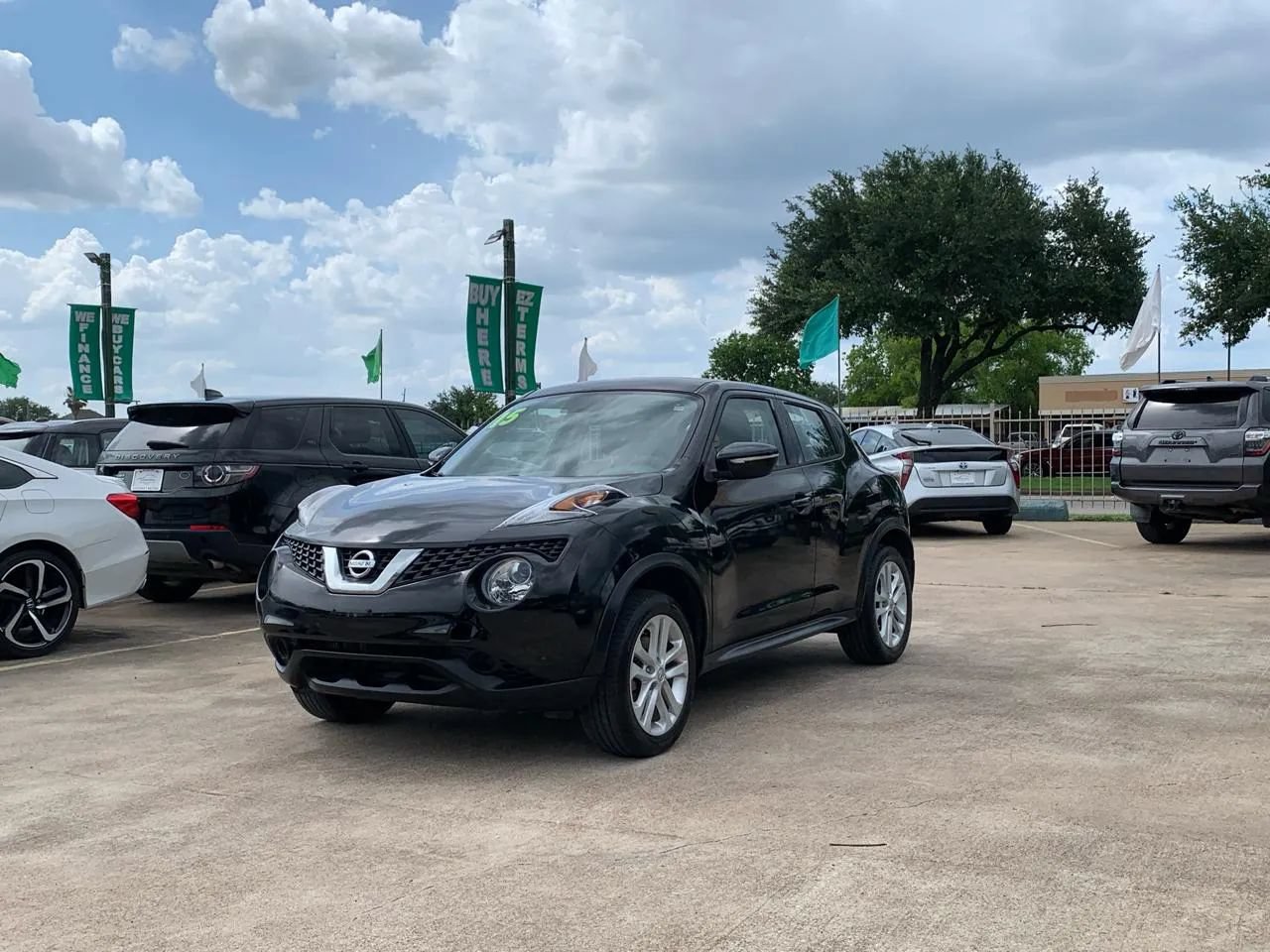 Used 2015 Nissan Juke S FWD image 4