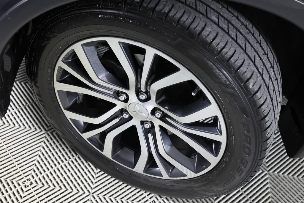 Used 2018 Mitsubishi Outlander SE FWD image 40