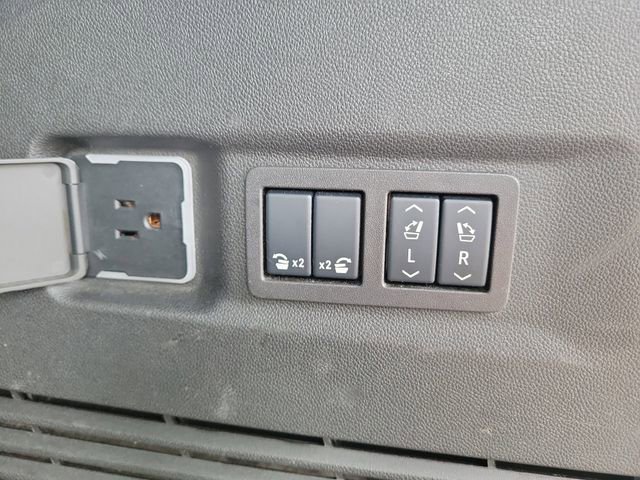 Certified 2025 Chevrolet Suburban Premier AWD/4WD image 15