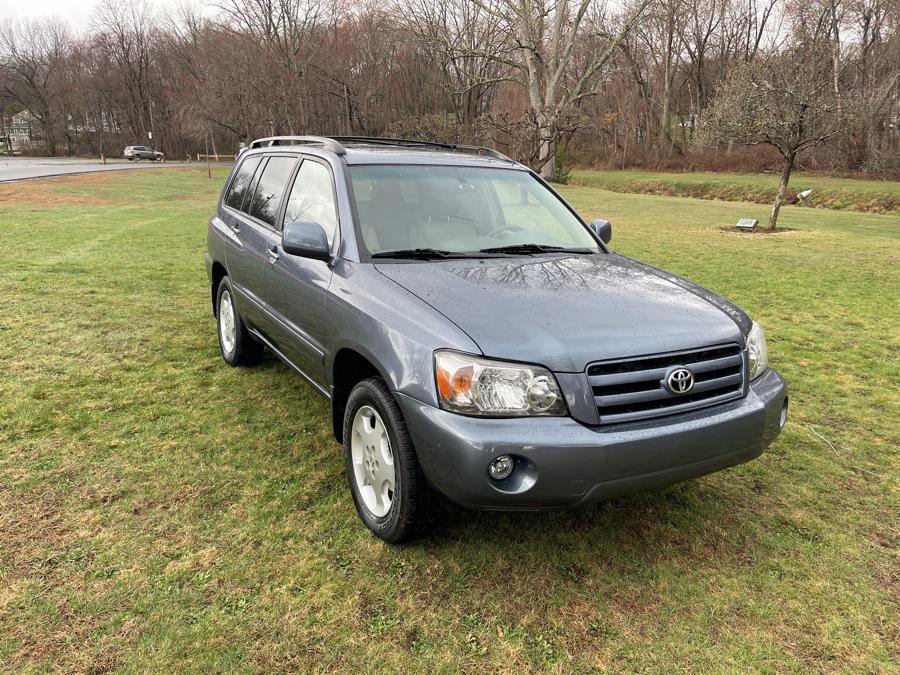 Used 2005 Toyota Highlander 4WD V6 w/ 3rd Row