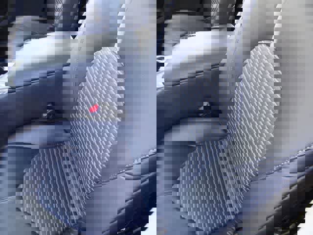 Used 2023 Toyota Camry SE image 6