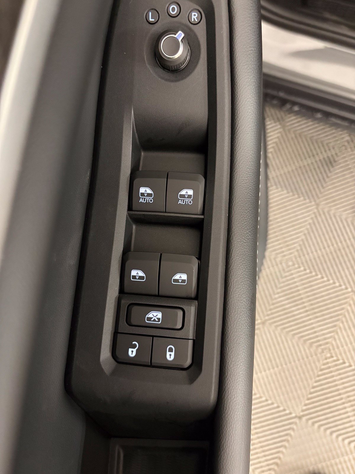 New 2027 Jeep Grand Cherokee 4WD image 3