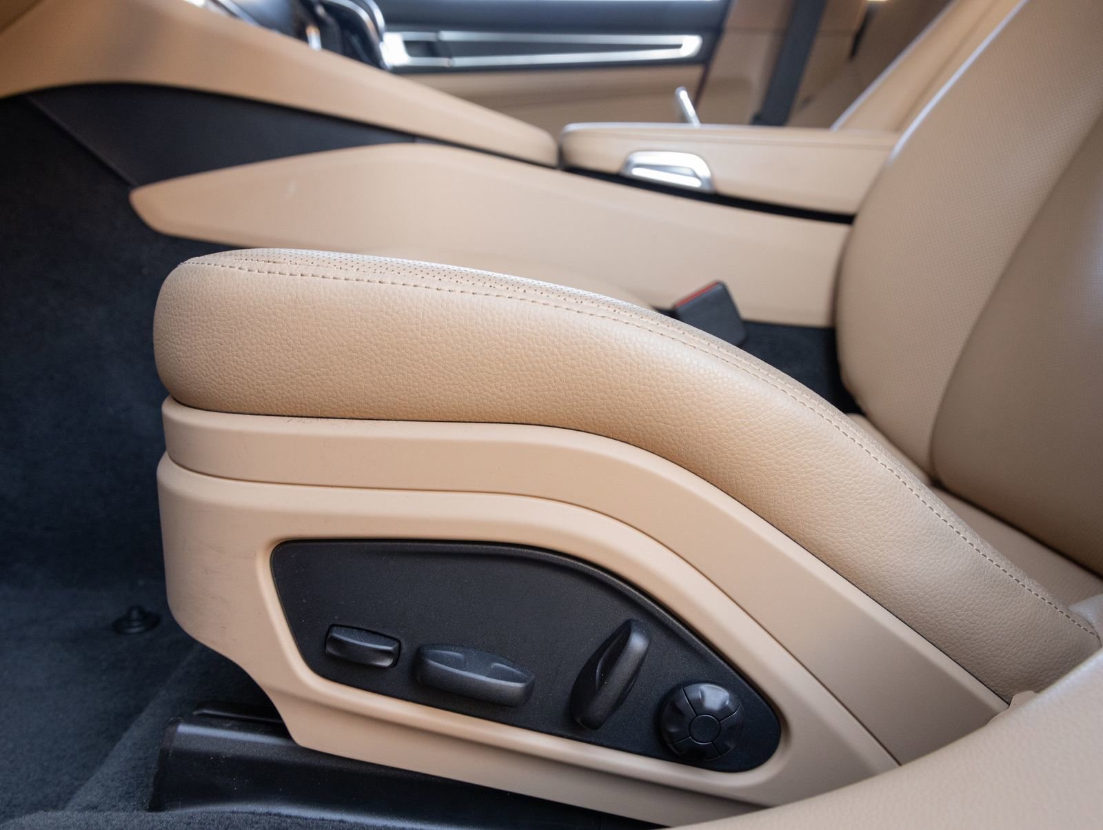 Certified 2023 Porsche Panamera 4 Platinum Edition image 22