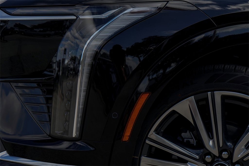 New 2026 Cadillac Optiq Luxury 2 image 22