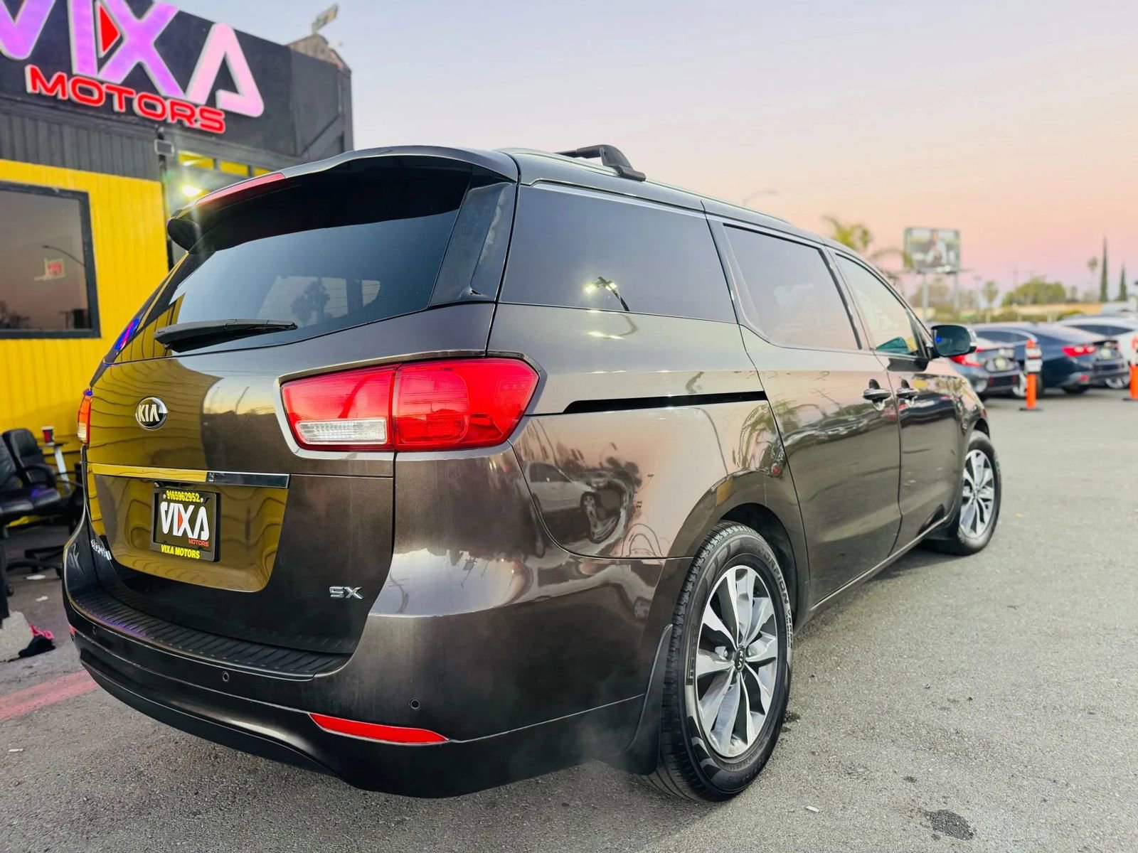 Used 2016 Kia Sedona SX image 5