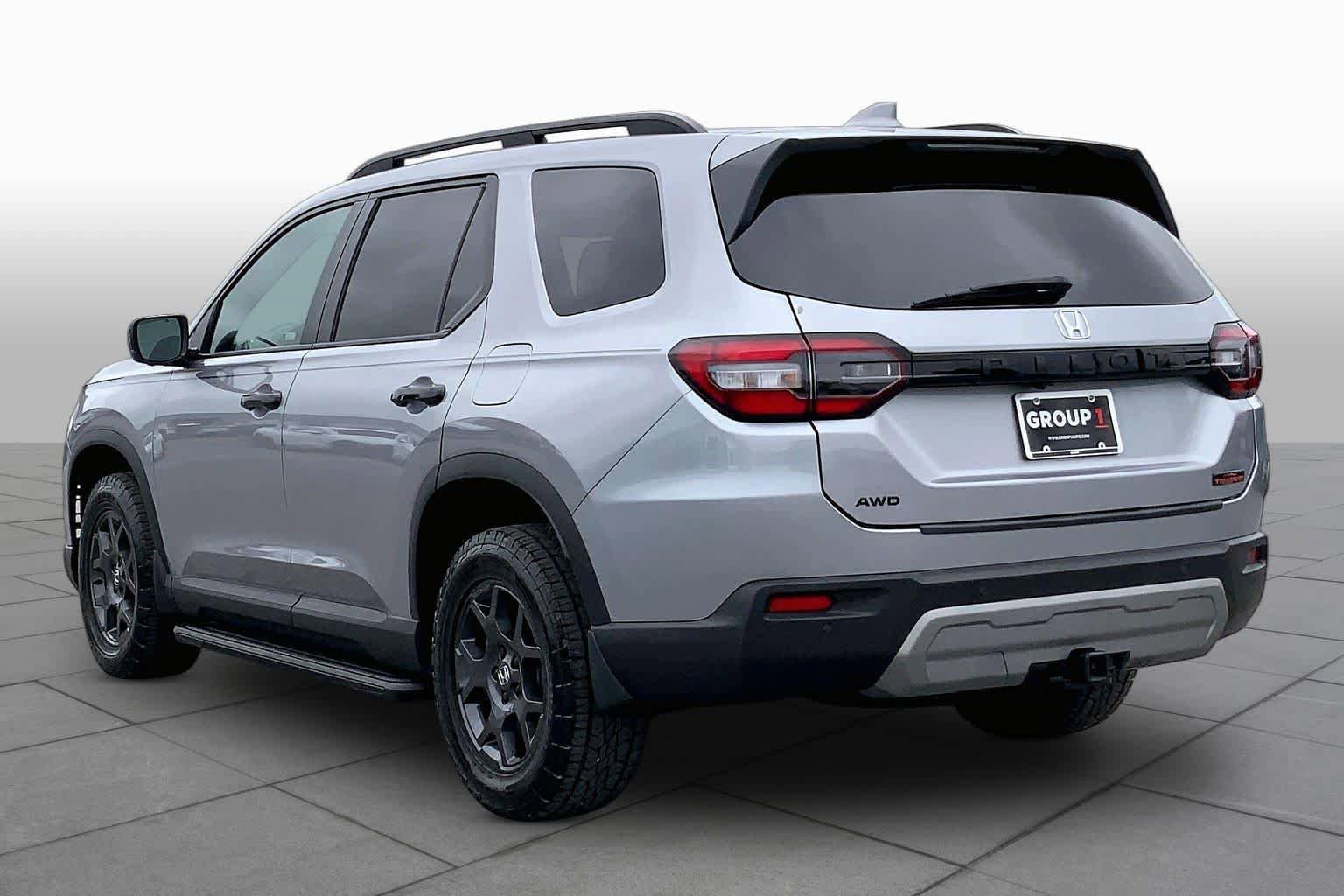 Used 2025 Honda Pilot TrailSport image 12
