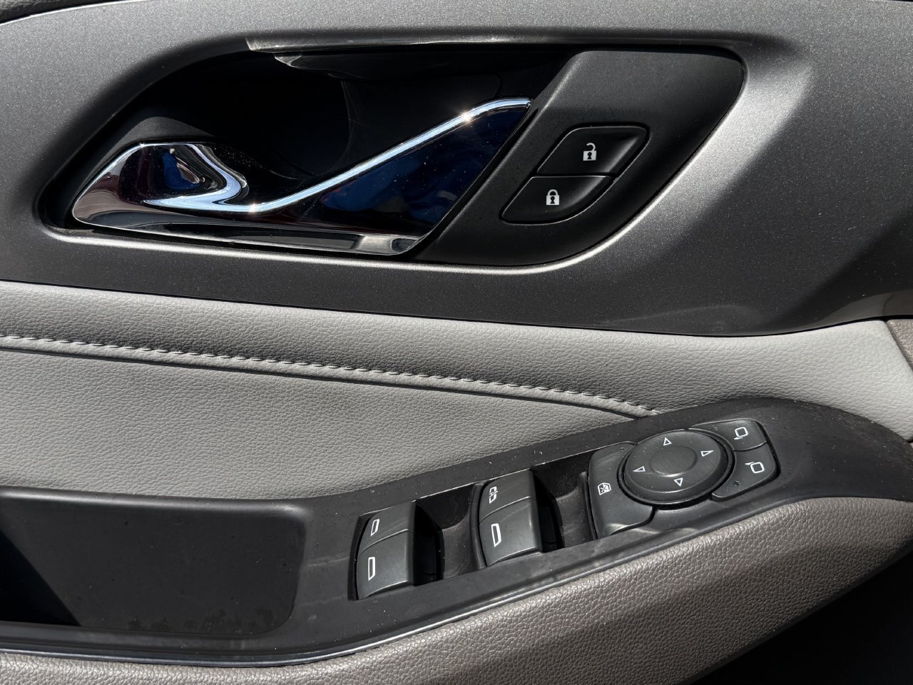 Used 2019 Chevrolet Traverse LT FWD image 22