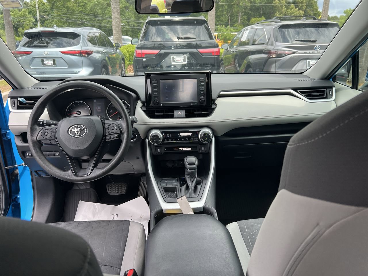 Used 2021 Toyota RAV4 XLE w/ Convenience Package FWD image 31