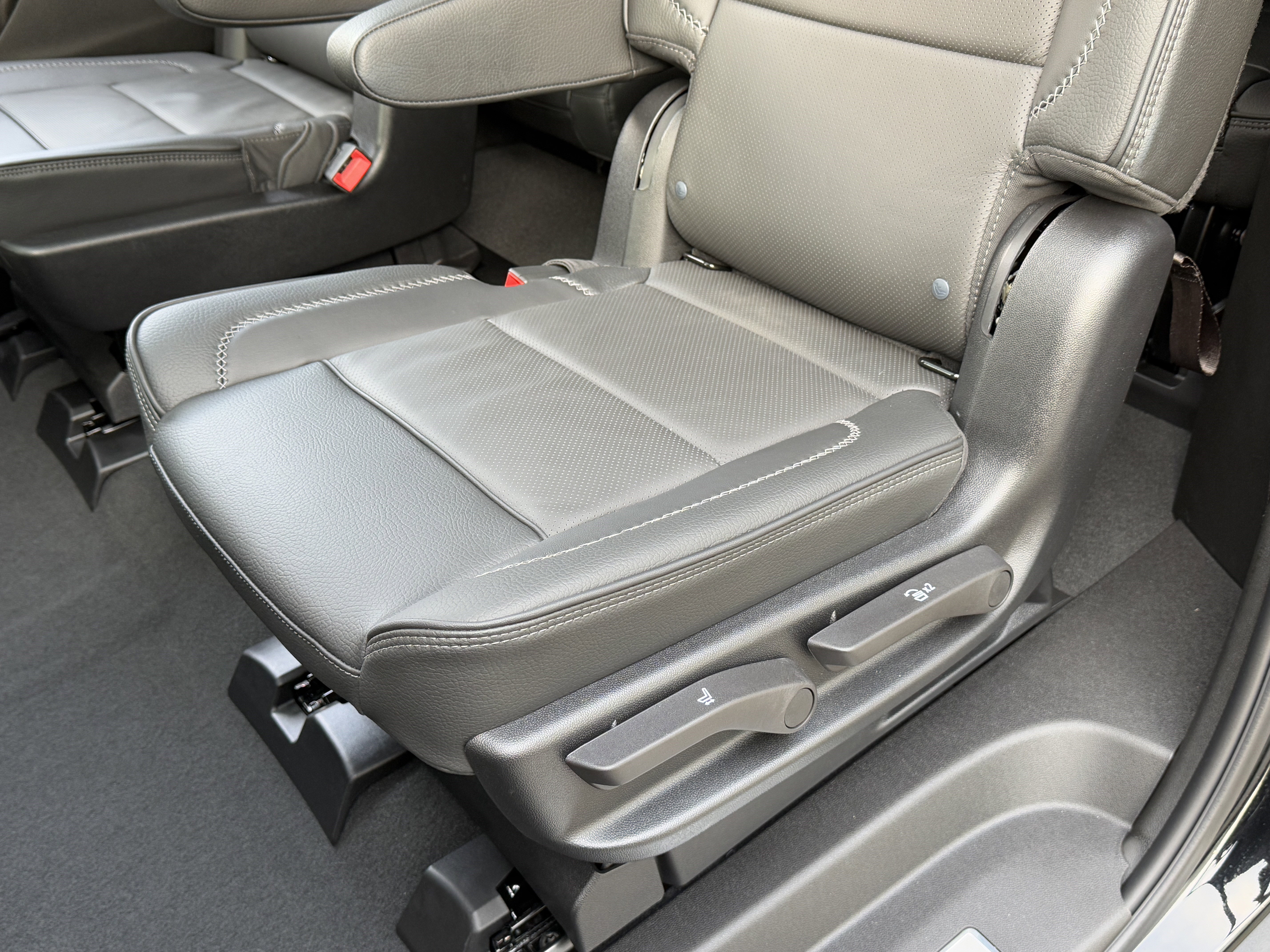 Used 2023 GMC Yukon XL Denali image 31