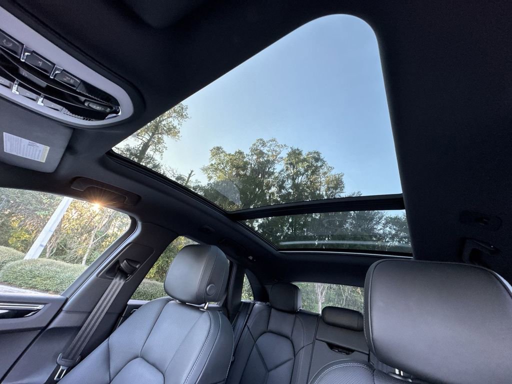 Certified 2025 Porsche Macan image 26