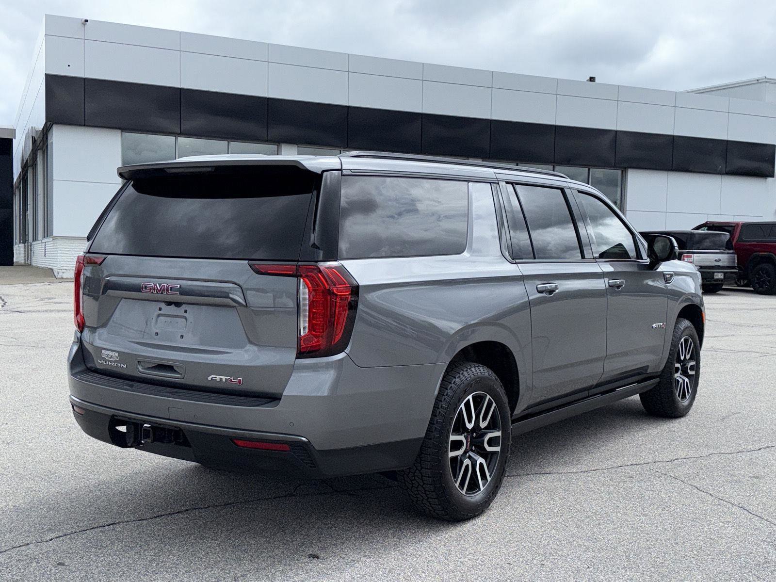 Used 2021 GMC Yukon XL AT4 w/ AT4 Premium Plus Package image 5