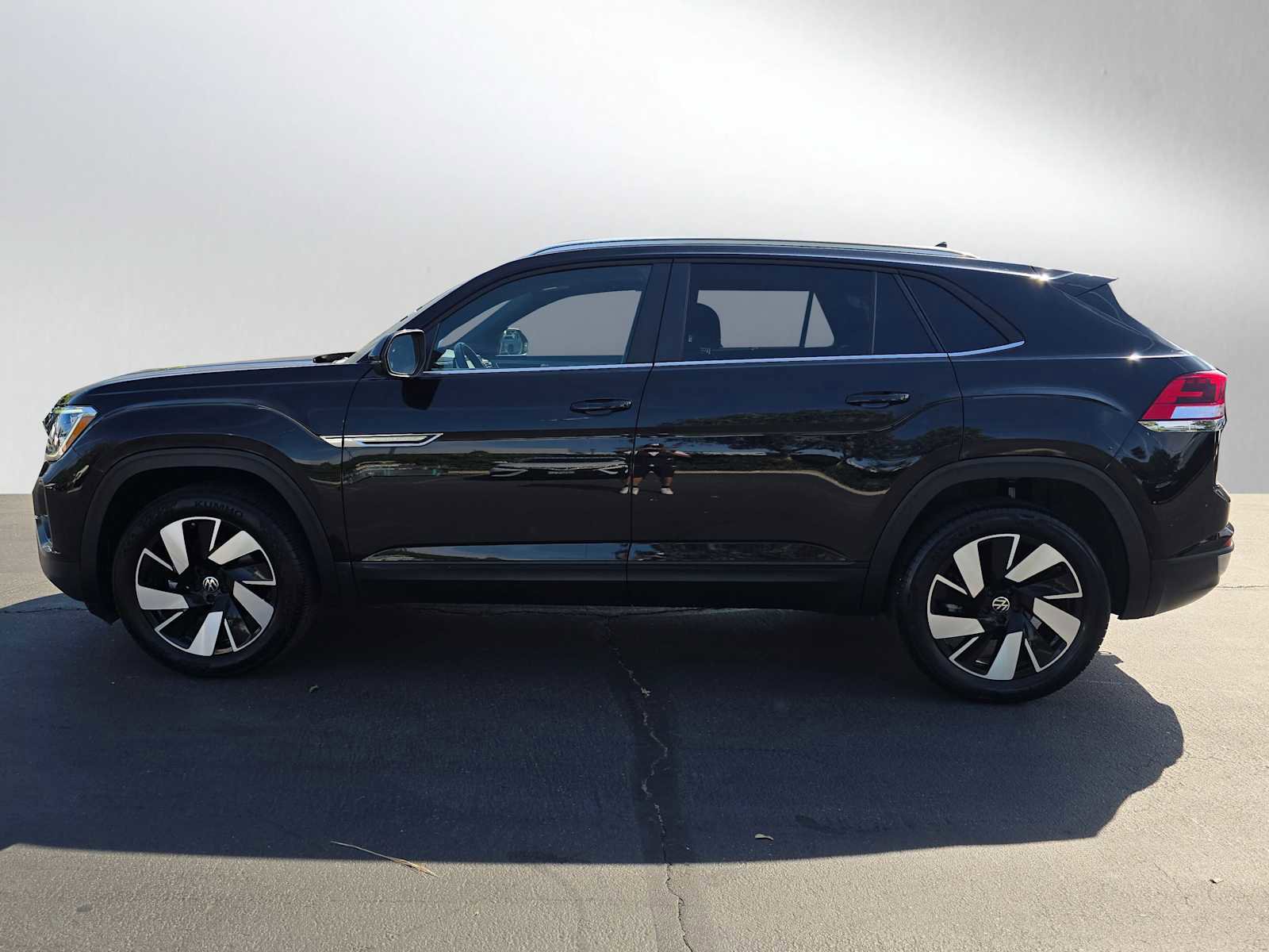 Used 2024 Volkswagen Atlas Cross Sport SE image 6