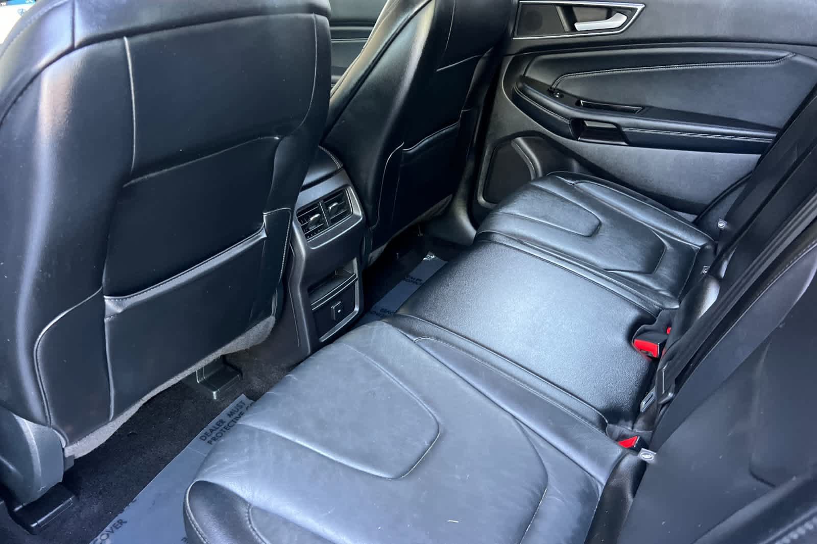 Used 2018 Ford Edge Titanium FWD image 4