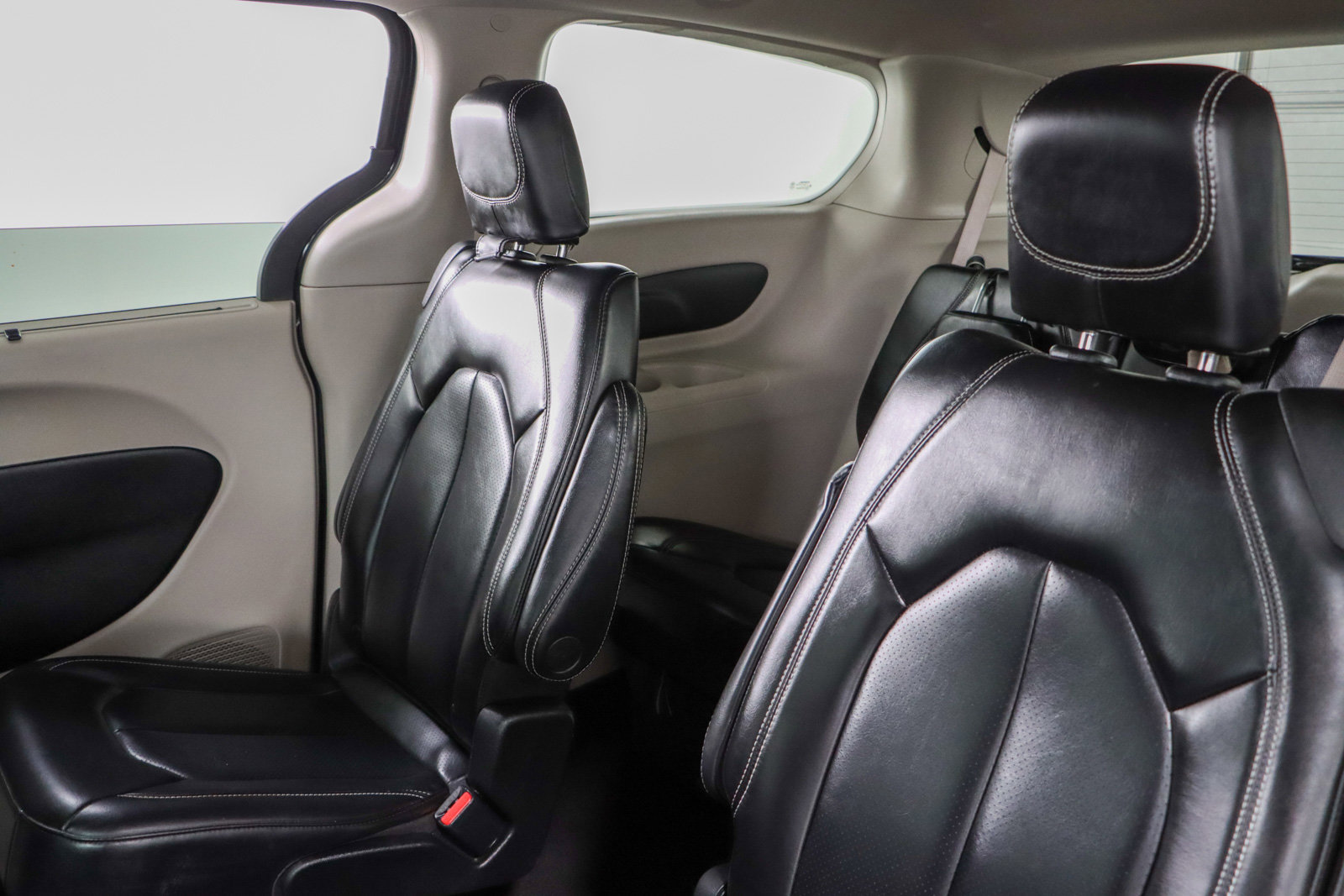 Used 2023 Chrysler Pacifica Touring-L FWD image 24