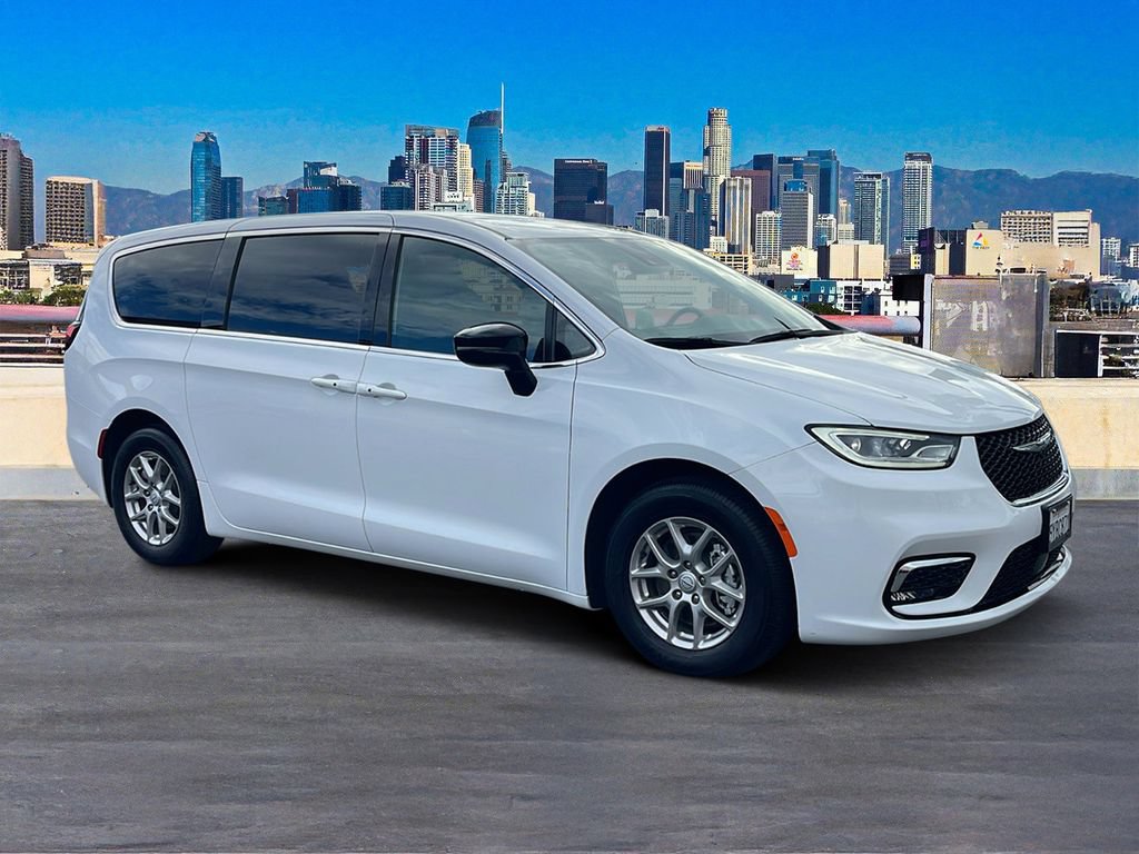 Used 2026 Chrysler Pacifica Select FWD image 5