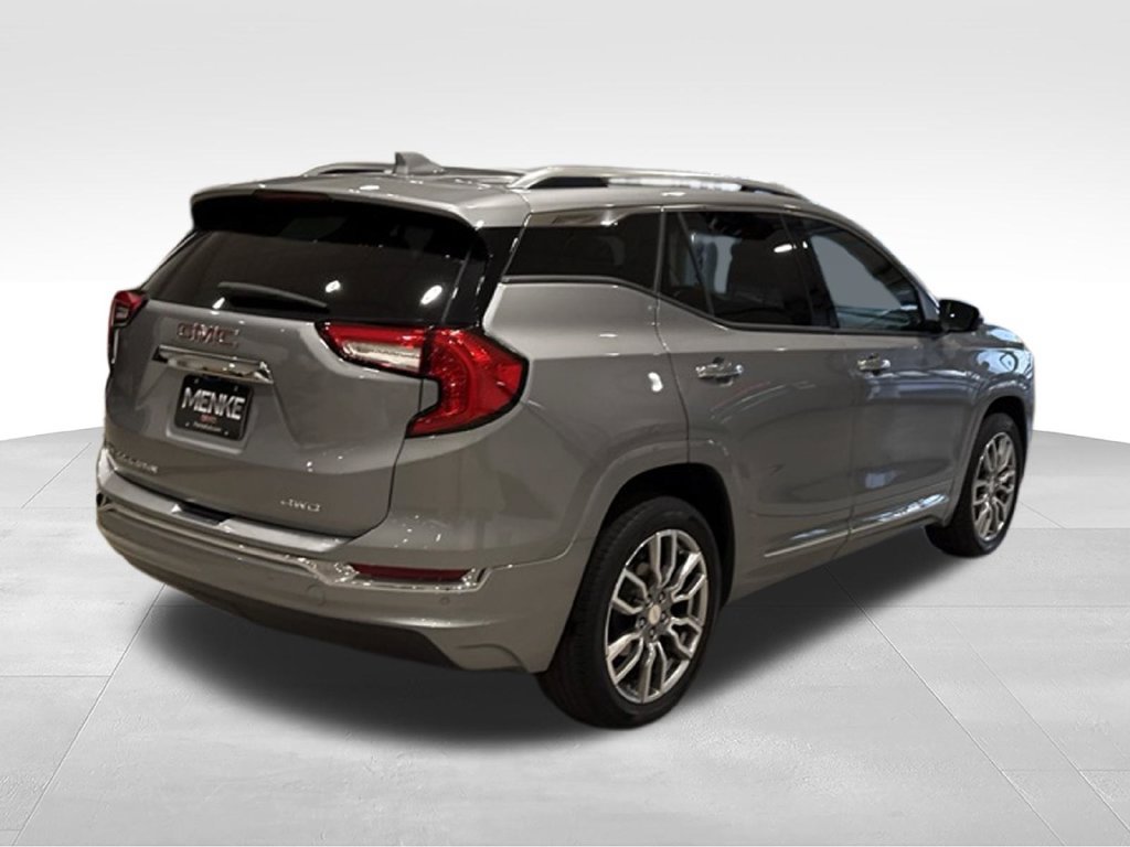 Used 2024 GMC Terrain Denali w/ Denali Premium Package AWD/4WD image 7