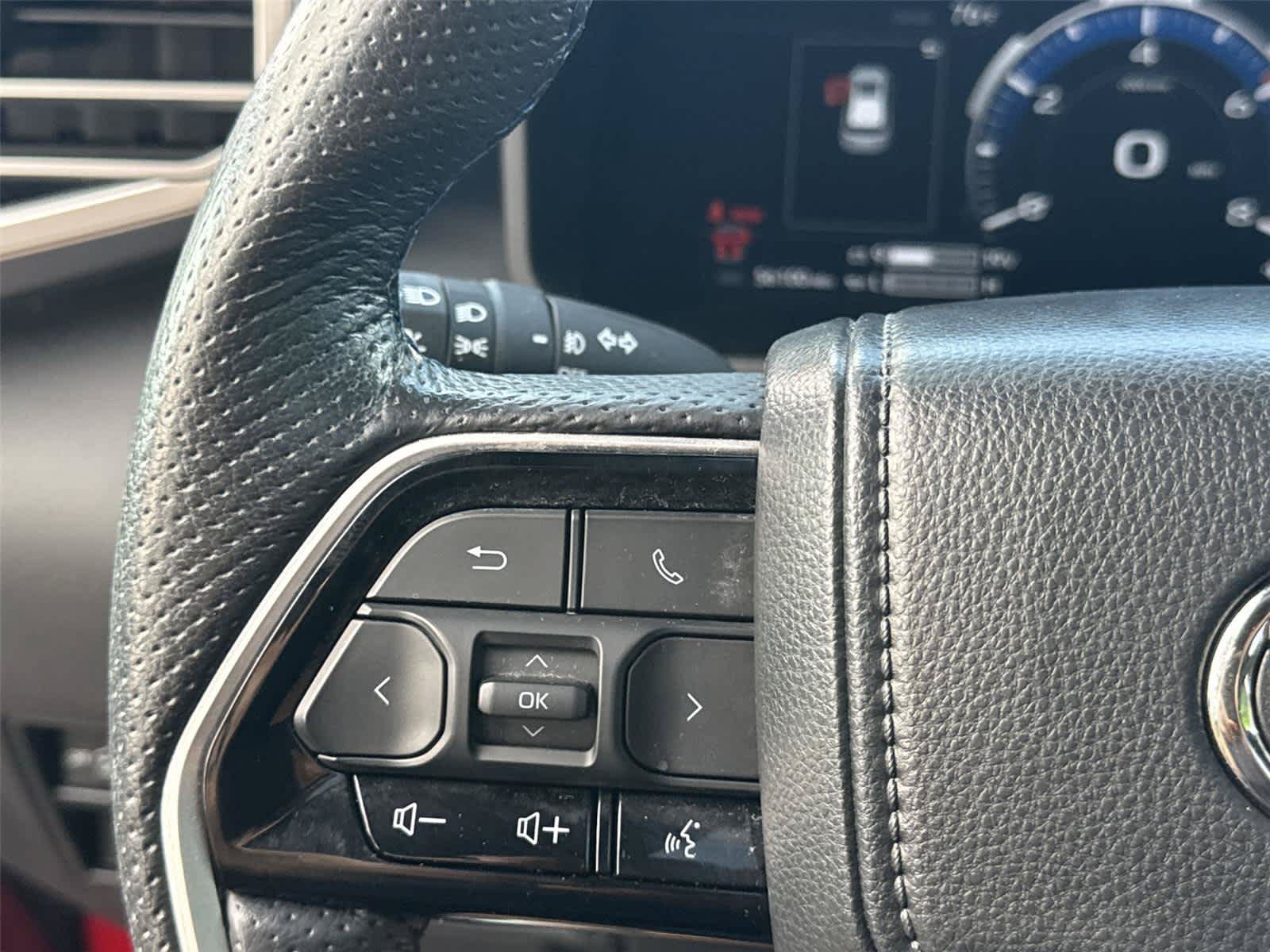 Used 2024 Toyota Sequoia Platinum AWD/4WD image 19