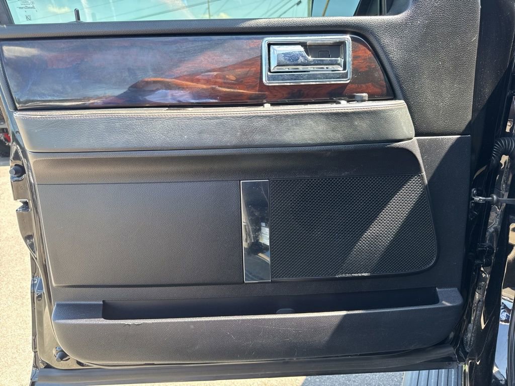 Used 2017 Lincoln Navigator L Reserve image 36