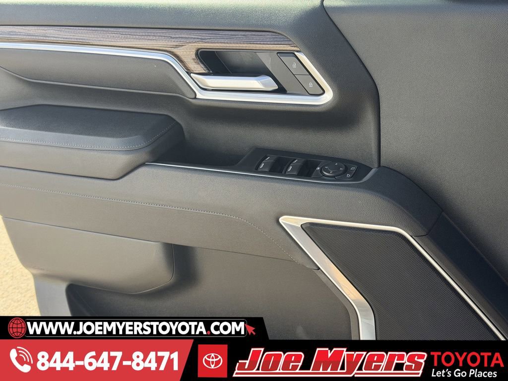 Used 2025 Chevrolet Silverado 3500 LT w/ Convenience Package image 26