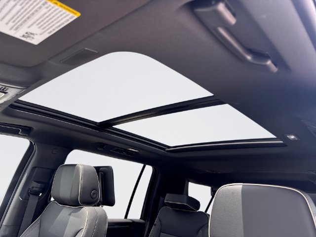 New 2026 Chevrolet Suburban Premier AWD/4WD image 22