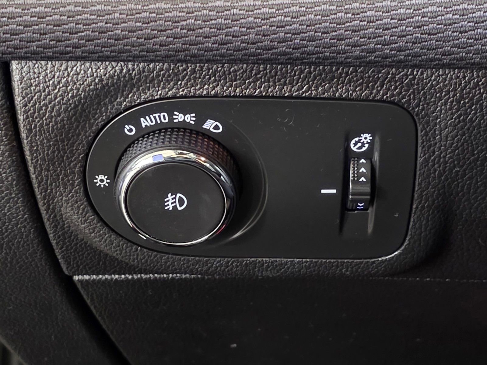 Used 2018 Chevrolet Cruze LT w/ Convenience Package image 33