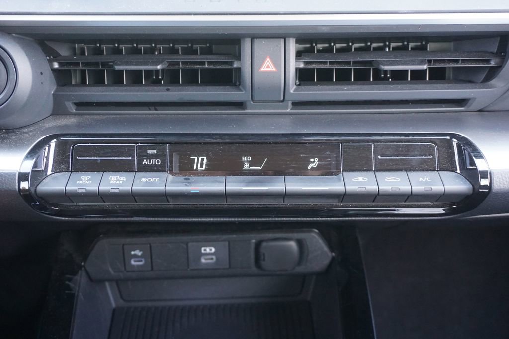 Used 2023 Toyota Prius LE FWD image 10