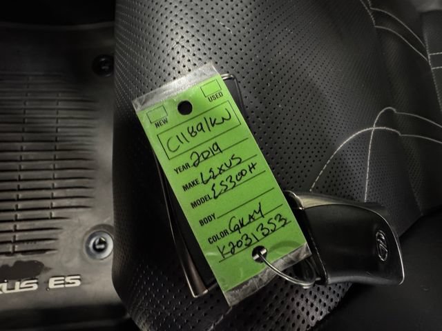Used 2019 Lexus ES 300h w/ Accessory Package FWD image 26