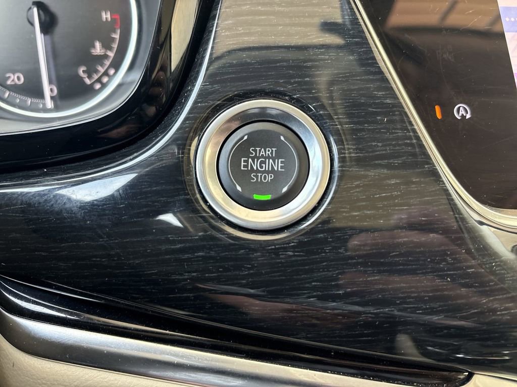 Certified 2025 Cadillac XT6 Premium Luxury AWD/4WD image 17