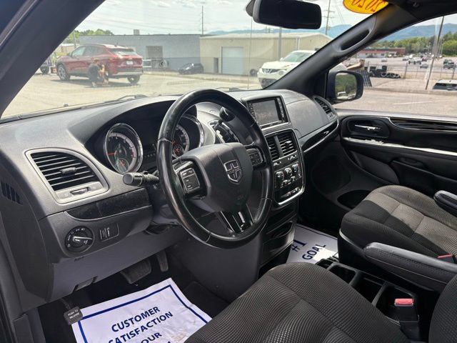 Used 2020 Dodge Grand Caravan SE FWD image 3