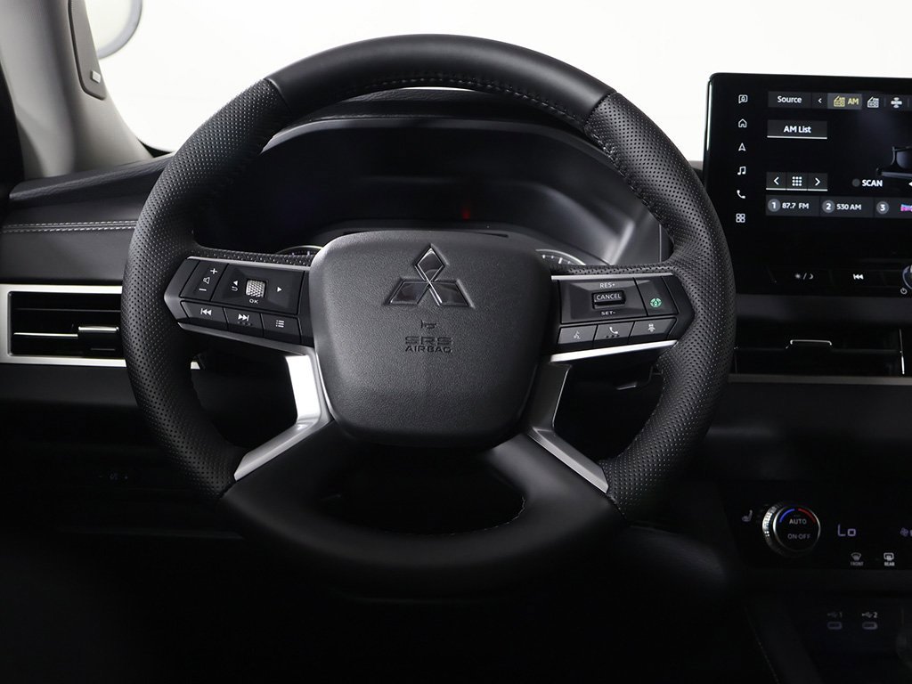 New 2025 Mitsubishi Outlander SE image 40