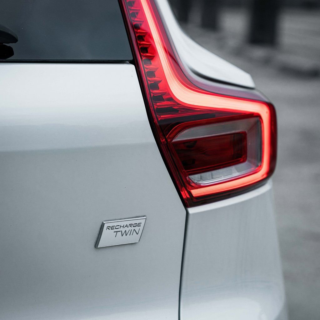 Certified 2024 Volvo XC40 Recharge Plus image 6