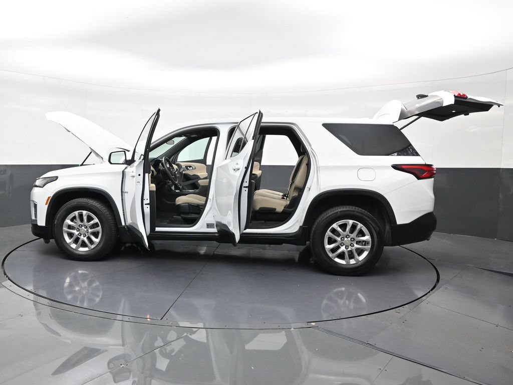 Used 2023 Chevrolet Traverse LS FWD image 22