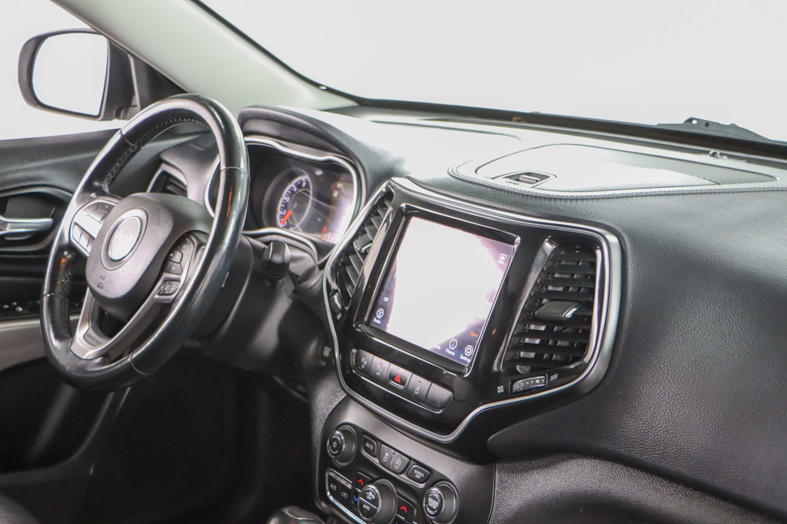 Used 2021 Jeep Cherokee Limited image 26