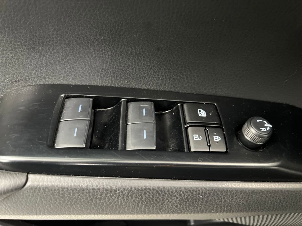 Used 2025 Toyota Camry SE FWD image 12