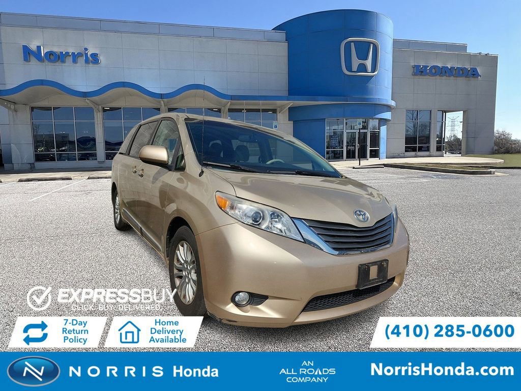 Used 2014 Toyota Sienna XLE FWD image 1