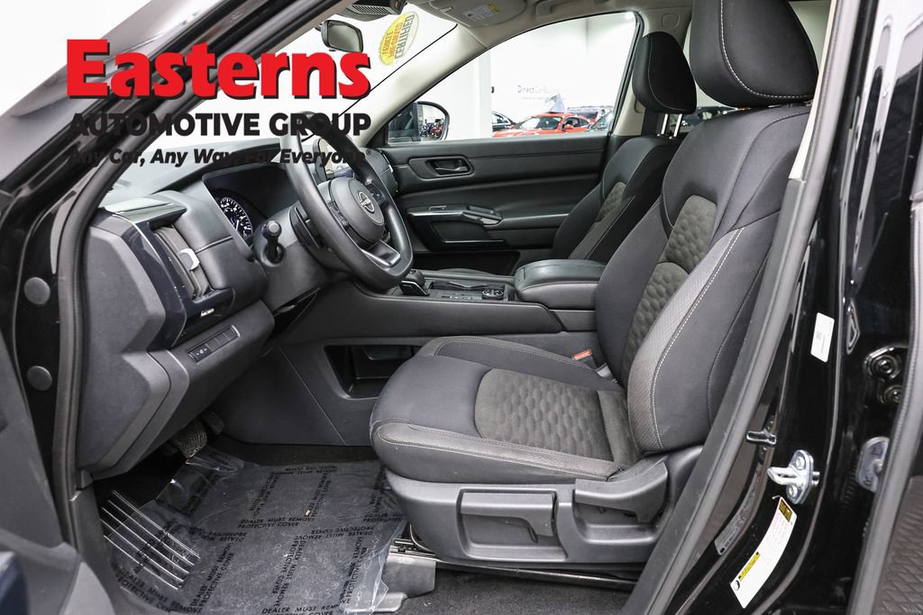Used 2024 Nissan Pathfinder S AWD/4WD image 14
