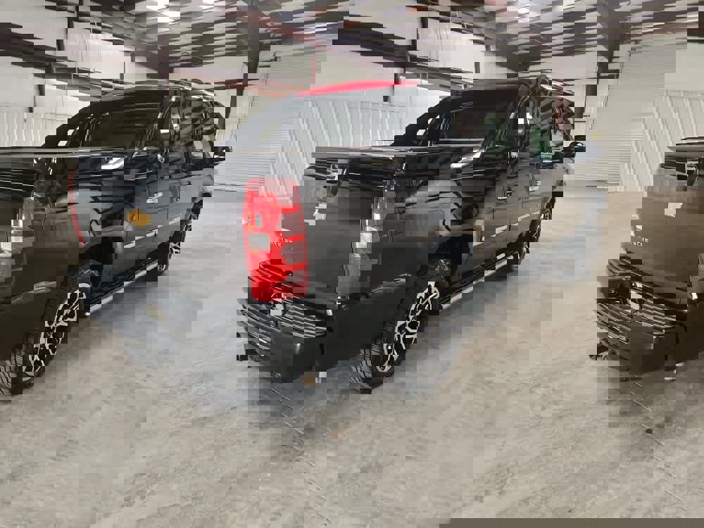 Used 2013 Chevrolet Avalanche LTZ image 5