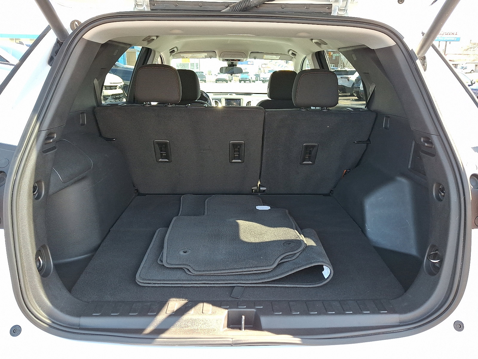 Used 2023 Chevrolet Equinox LT image 28