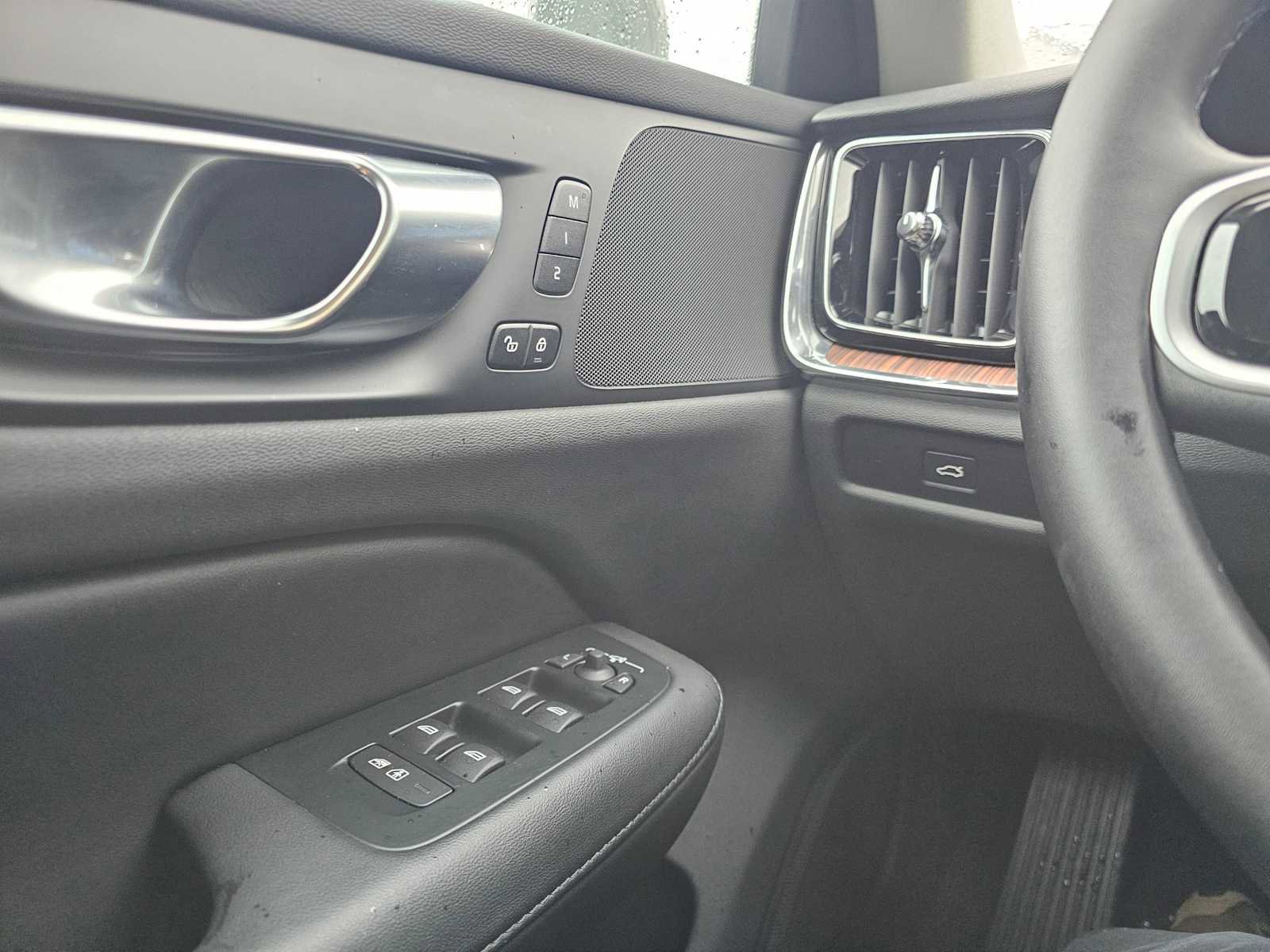 Certified 2025 Volvo V60 B5 Cross Country Plus image 31